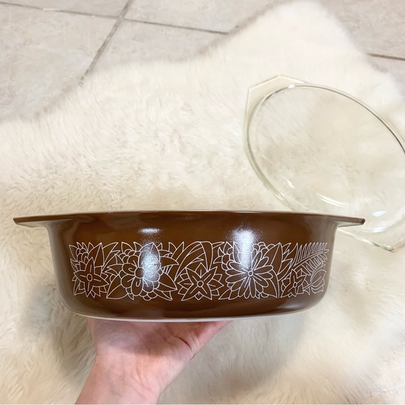 Vintage Pyrex brown Woodland 045 2.5qt casserole dish with lid - Picture 1 of 6